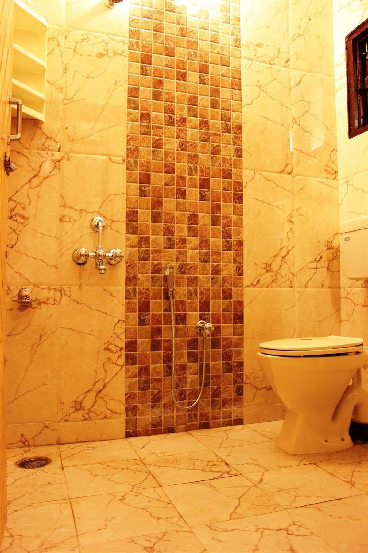 Hotel Walisons Resorts ศรีนาการ์ ภายนอก รูปภาพ