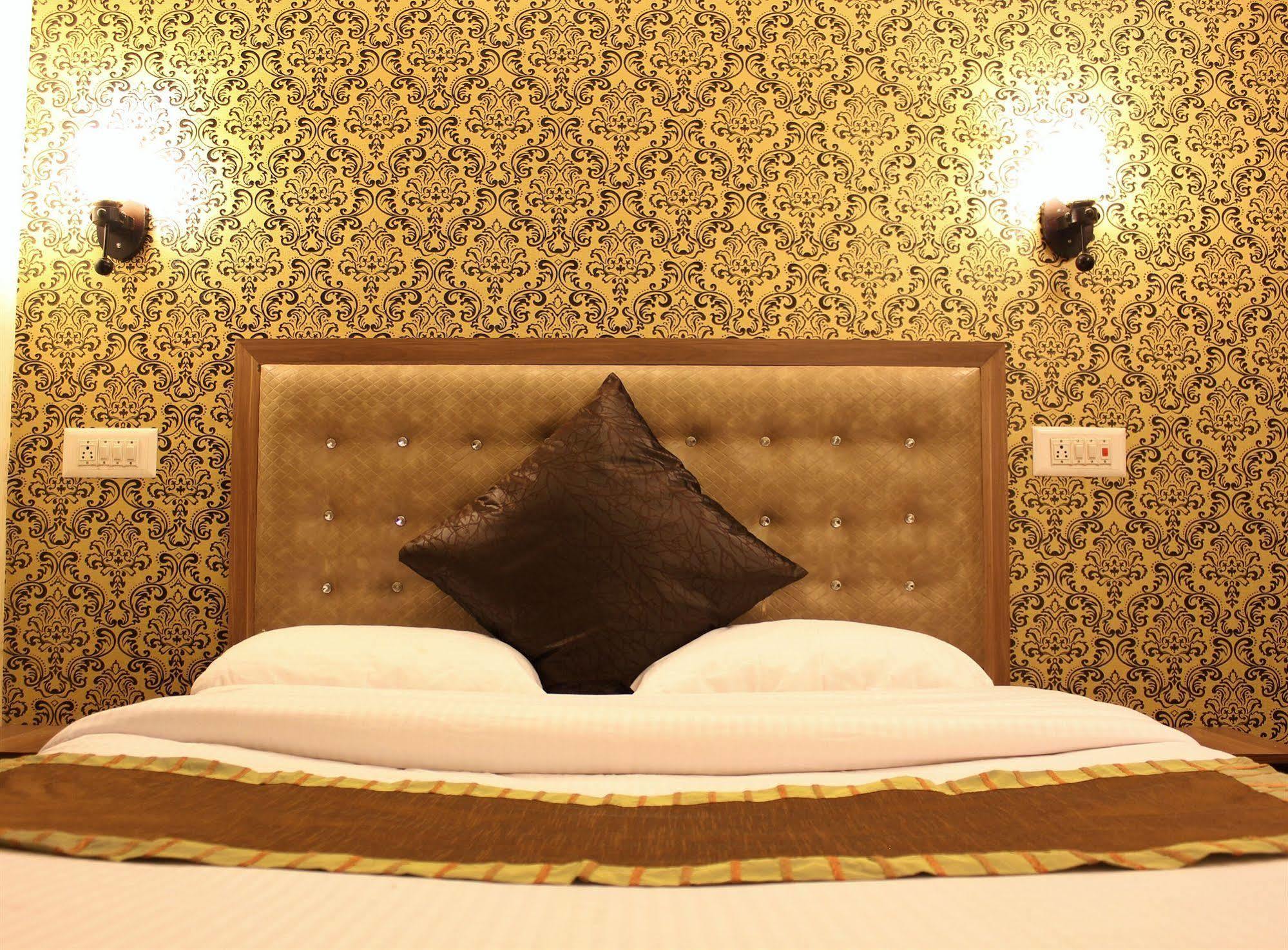 Hotel Walisons Resorts ศรีนาการ์ ภายนอก รูปภาพ