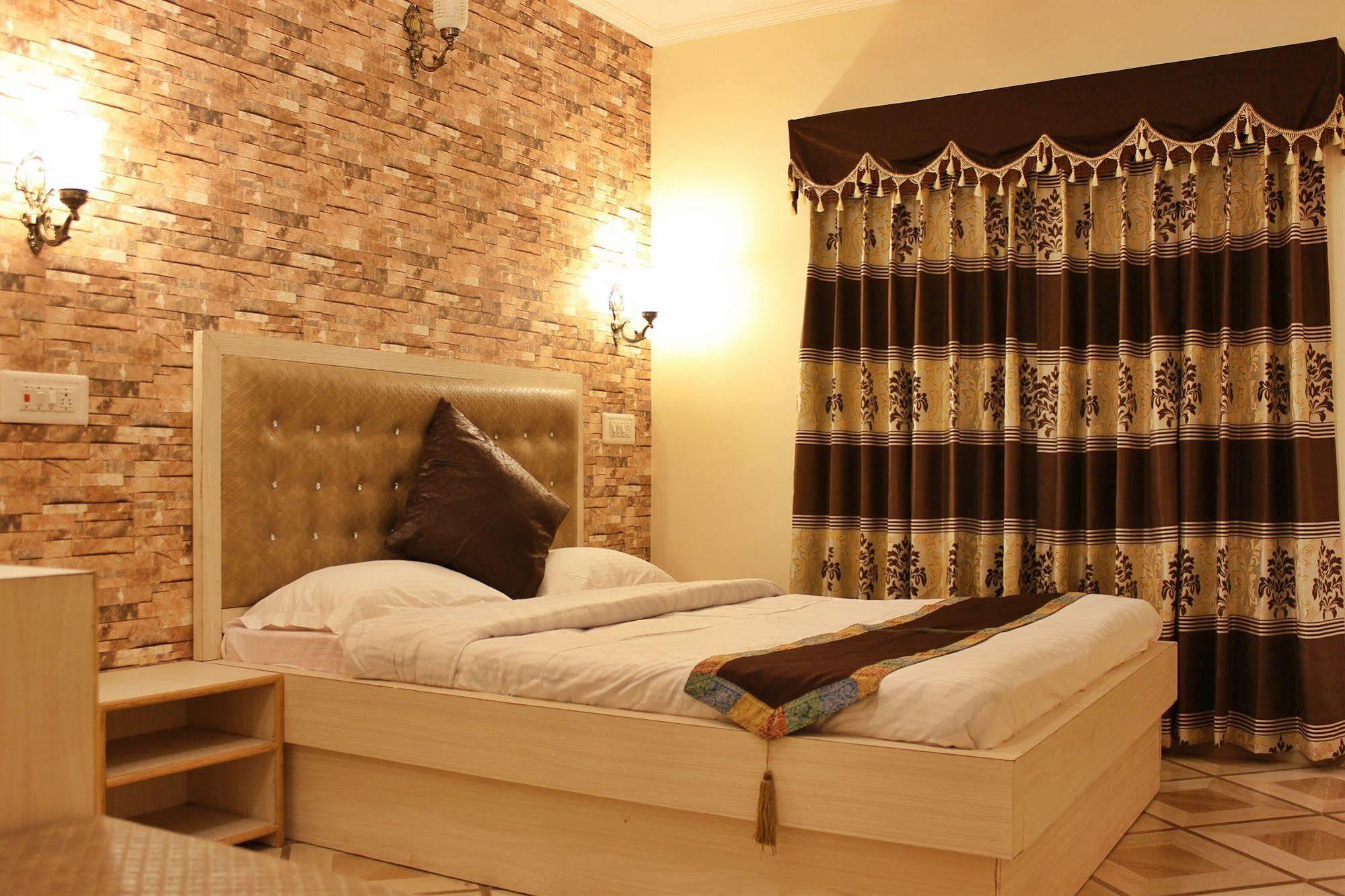 Hotel Walisons Resorts ศรีนาการ์ ภายนอก รูปภาพ