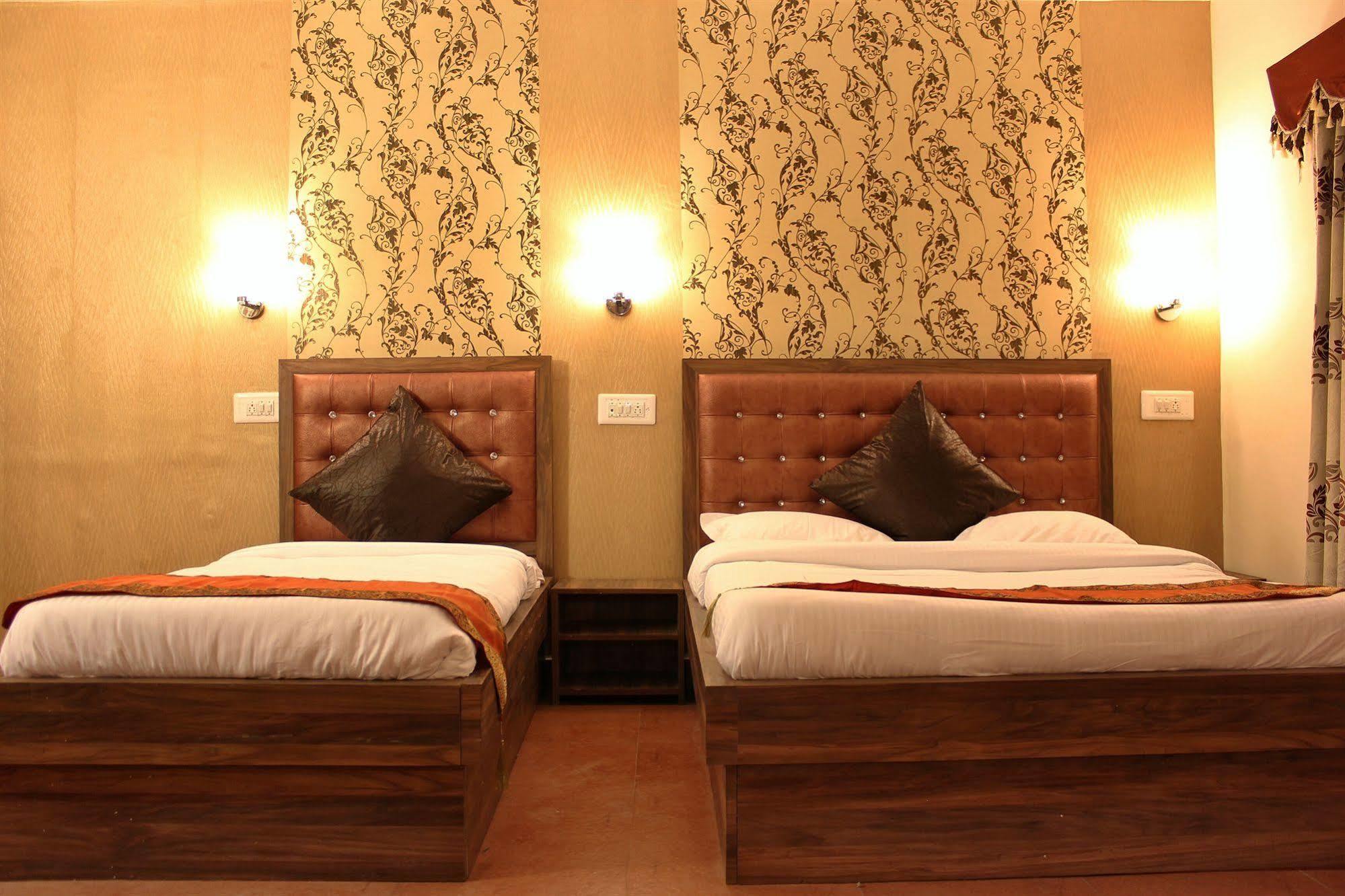 Hotel Walisons Resorts ศรีนาการ์ ภายนอก รูปภาพ