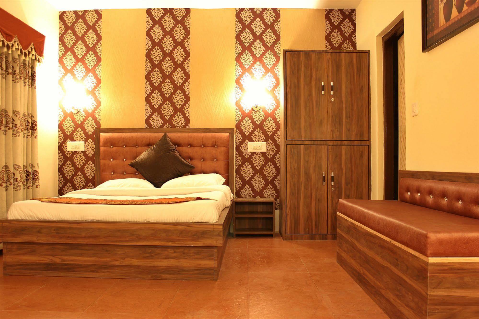 Hotel Walisons Resorts ศรีนาการ์ ภายนอก รูปภาพ