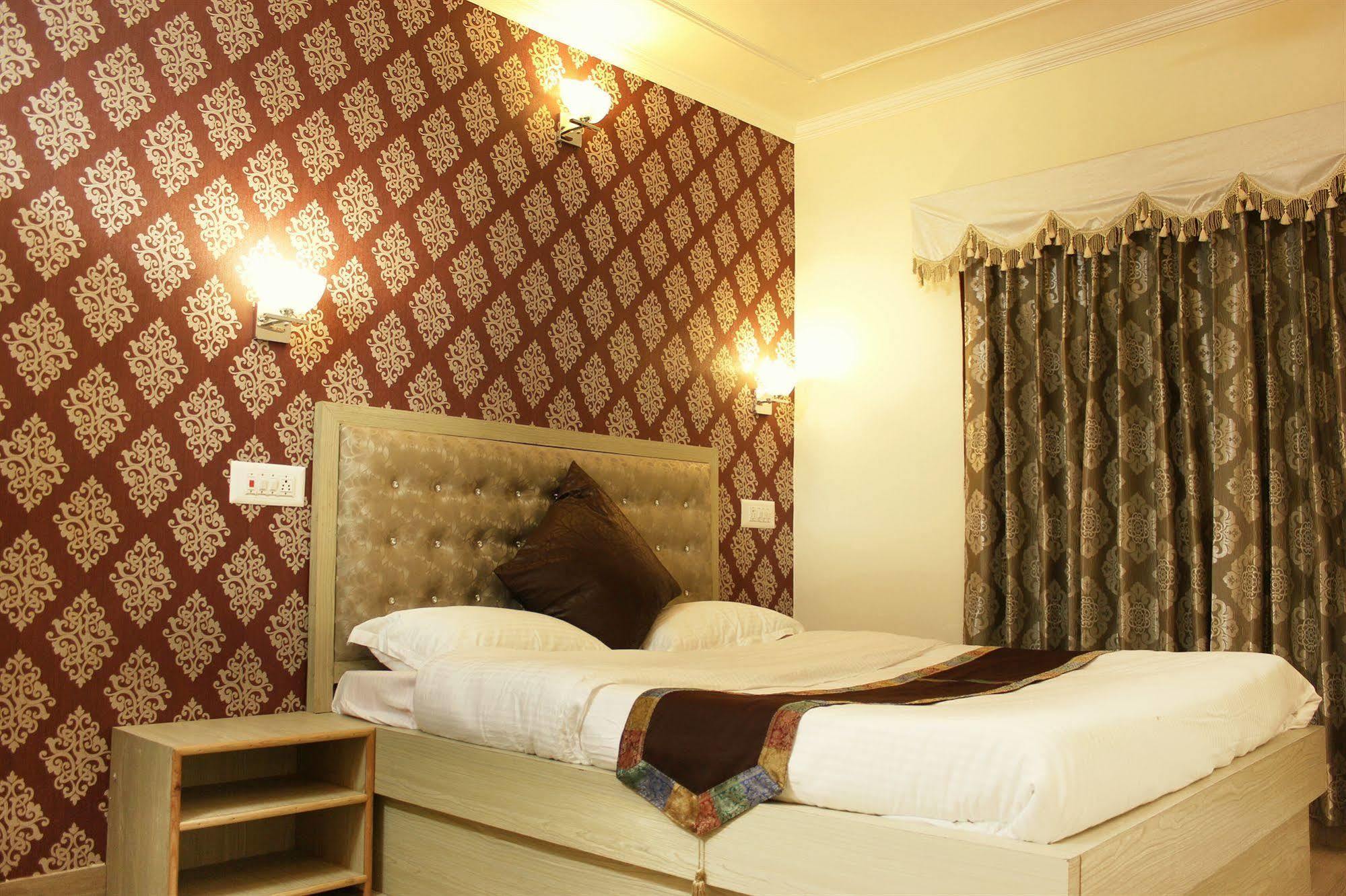 Hotel Walisons Resorts ศรีนาการ์ ภายนอก รูปภาพ